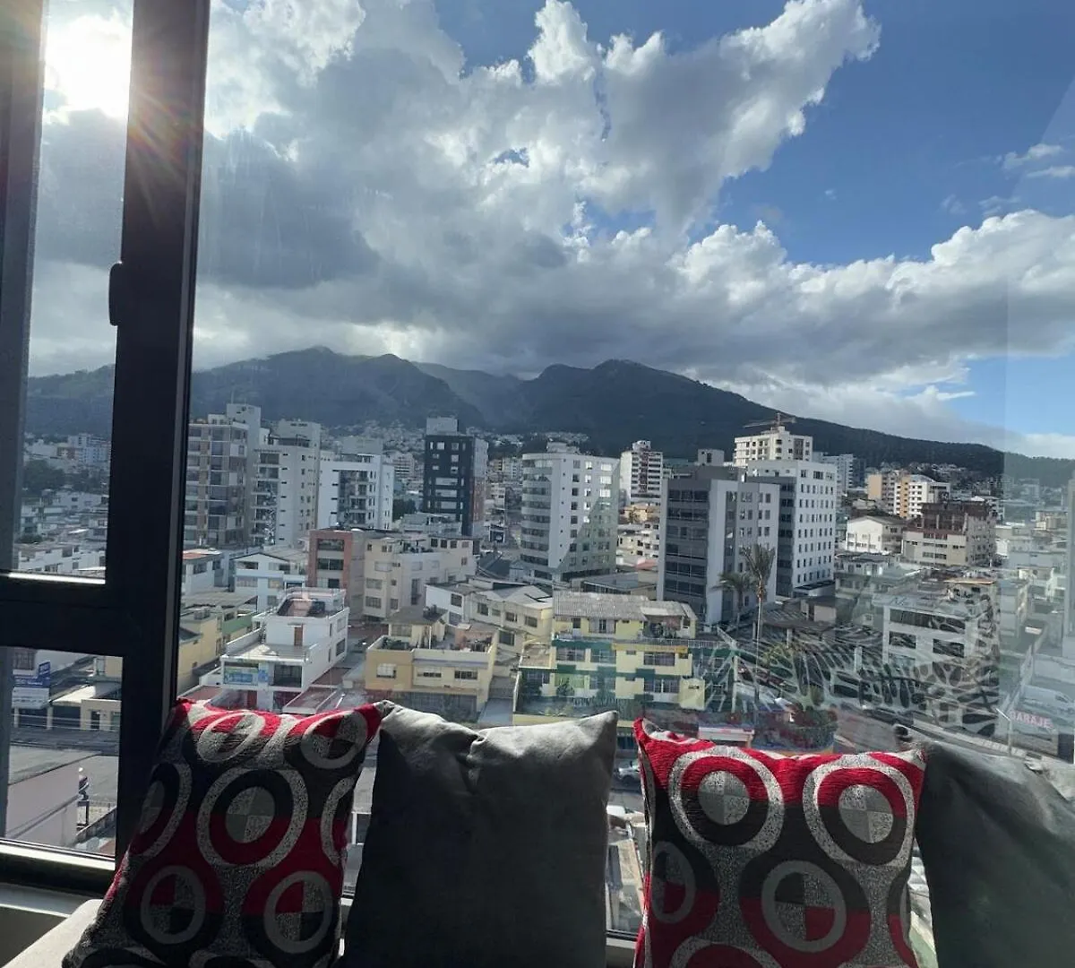 Peaceful Apartment With Gorgeous View And Wifi Quito