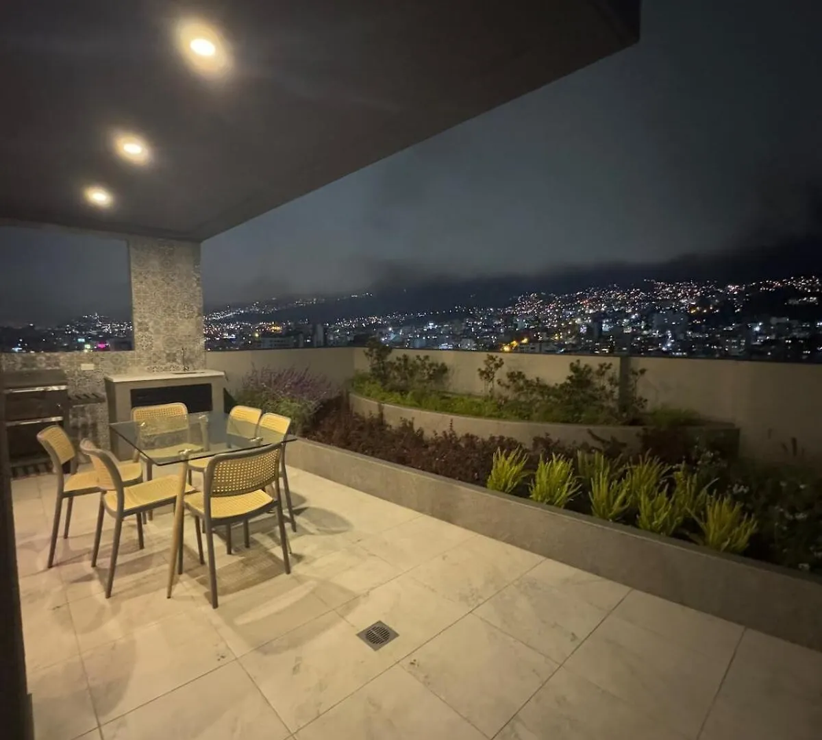 Peaceful Apartment With Gorgeous View And Wifi Quito 0*,