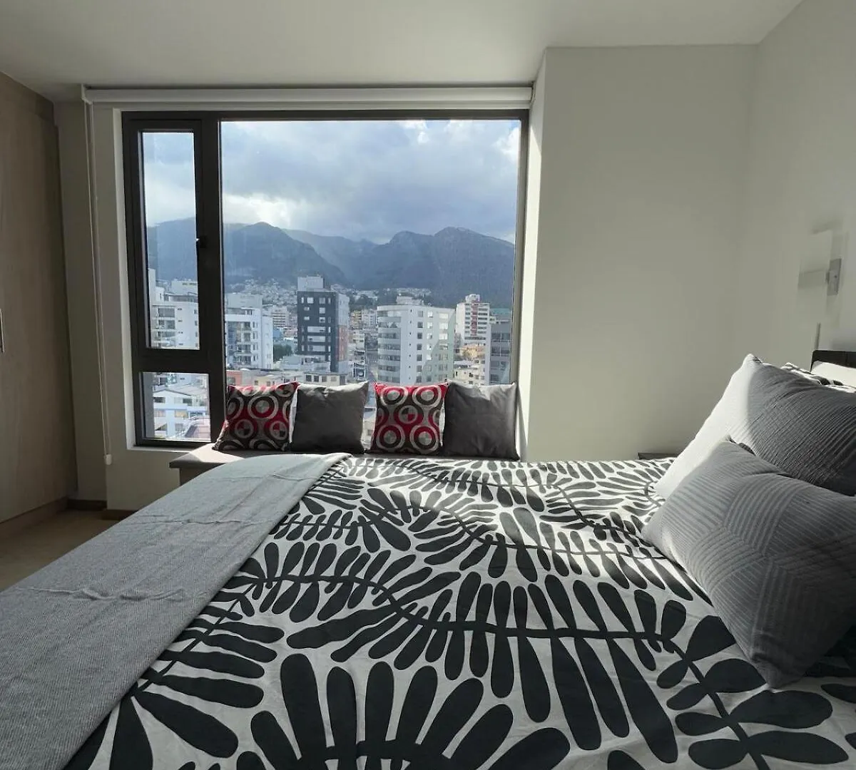 Peaceful Apartment With Gorgeous View And Wifi Quito