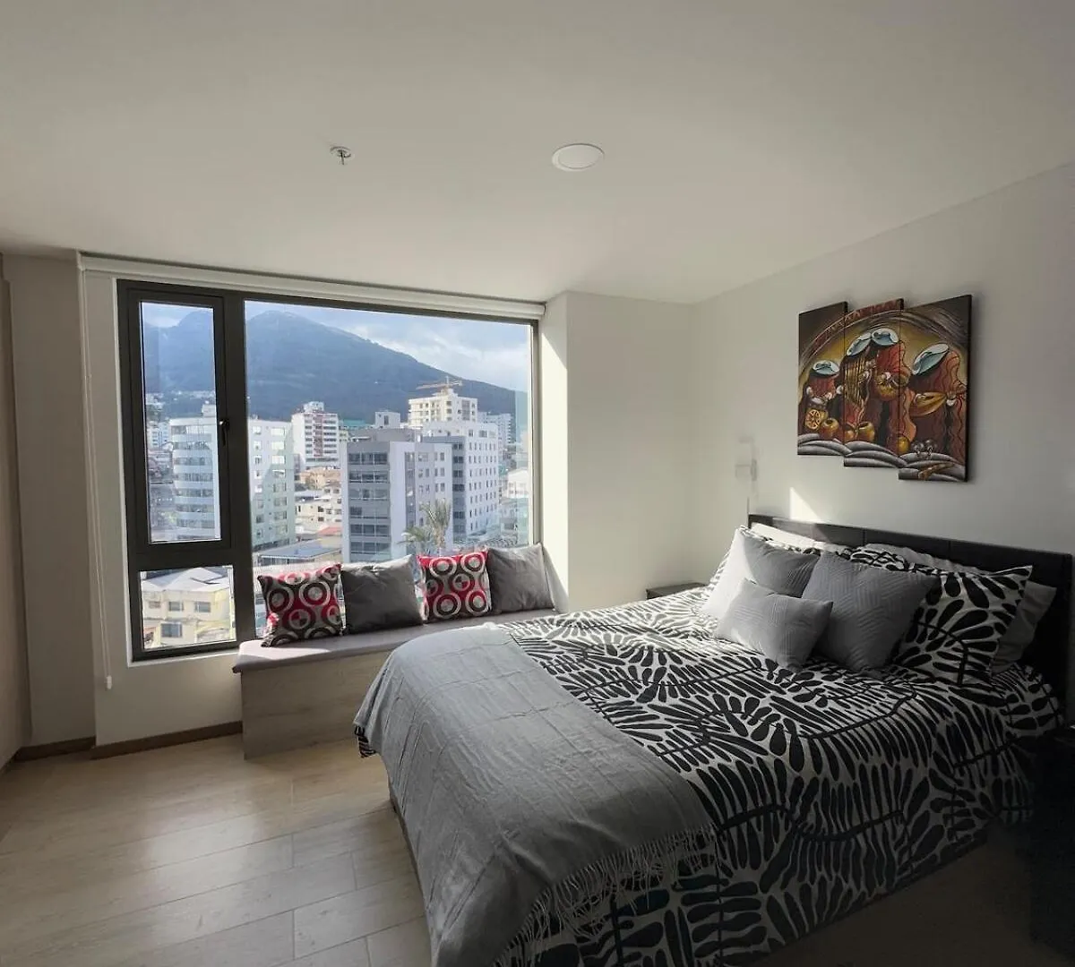 Peaceful Apartment With Gorgeous View And Wifi Quito